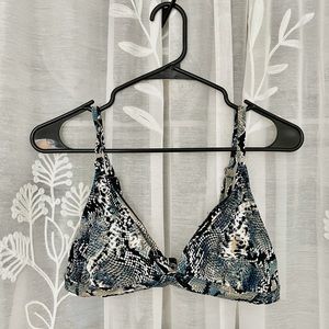 Snake print bikini top🐍